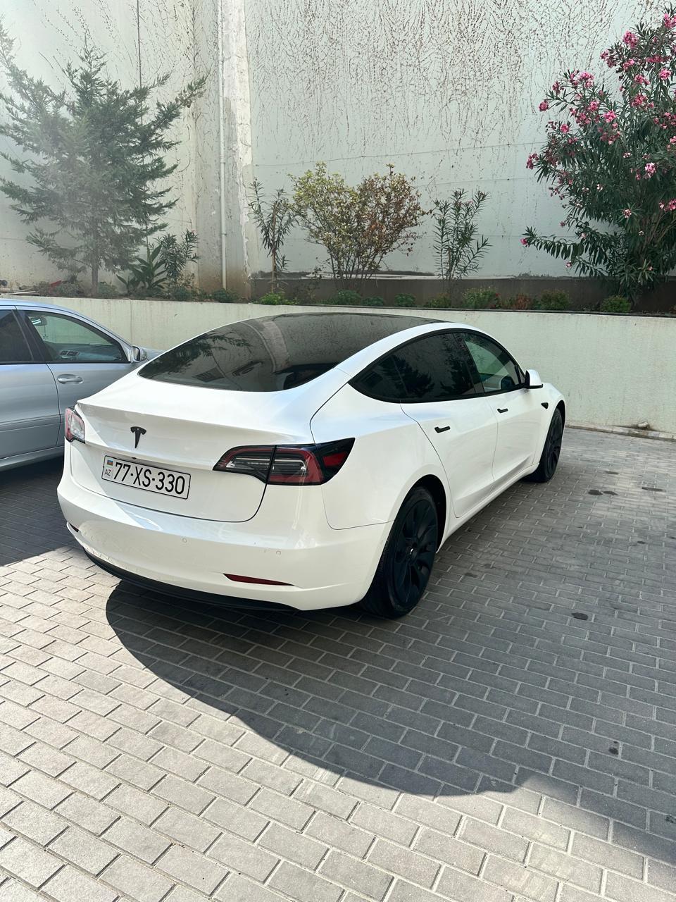 машина в аренду Баку Tesla Model 3 2022 