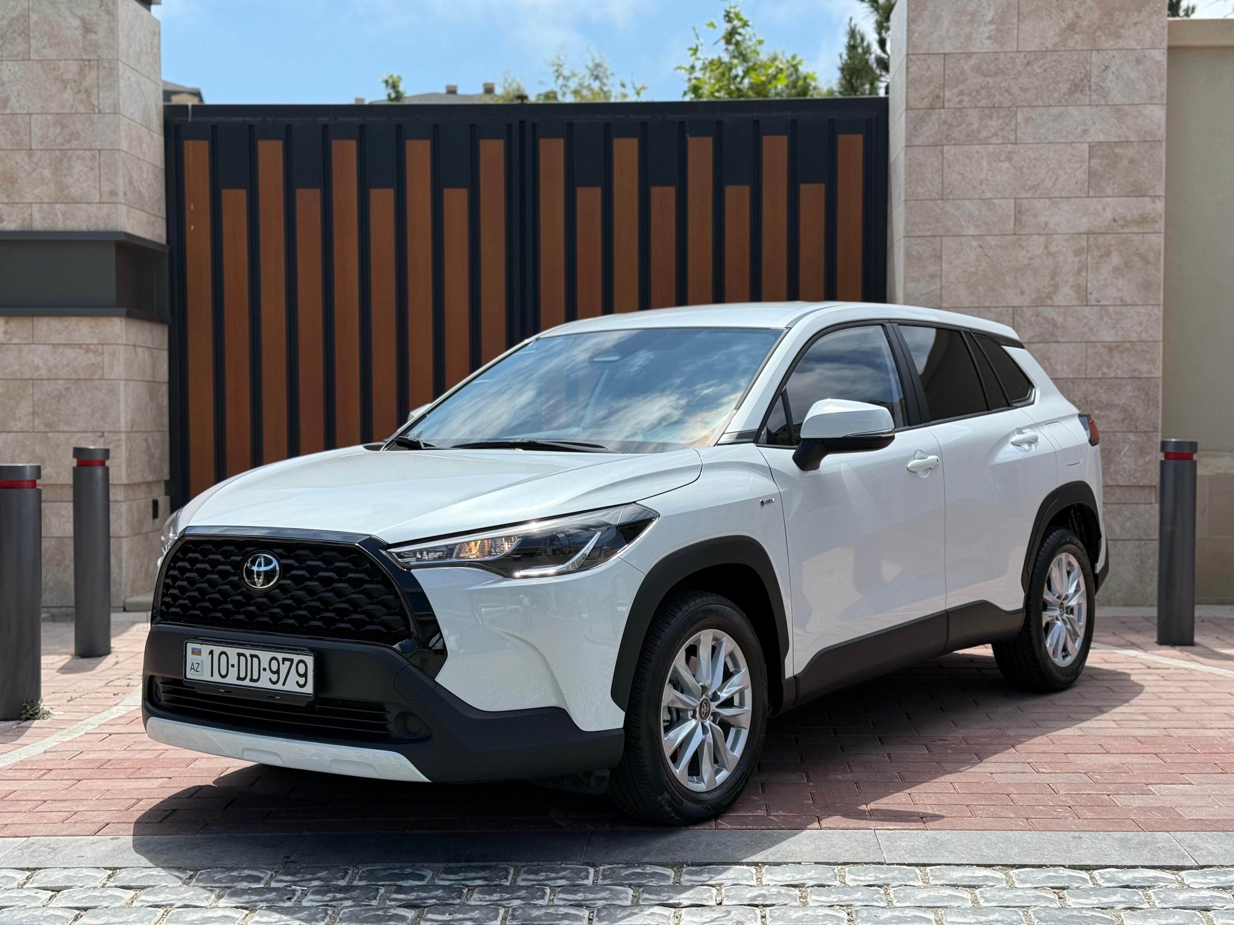 машина в аренду Баку Toyota Toyota corolla cross 2025 