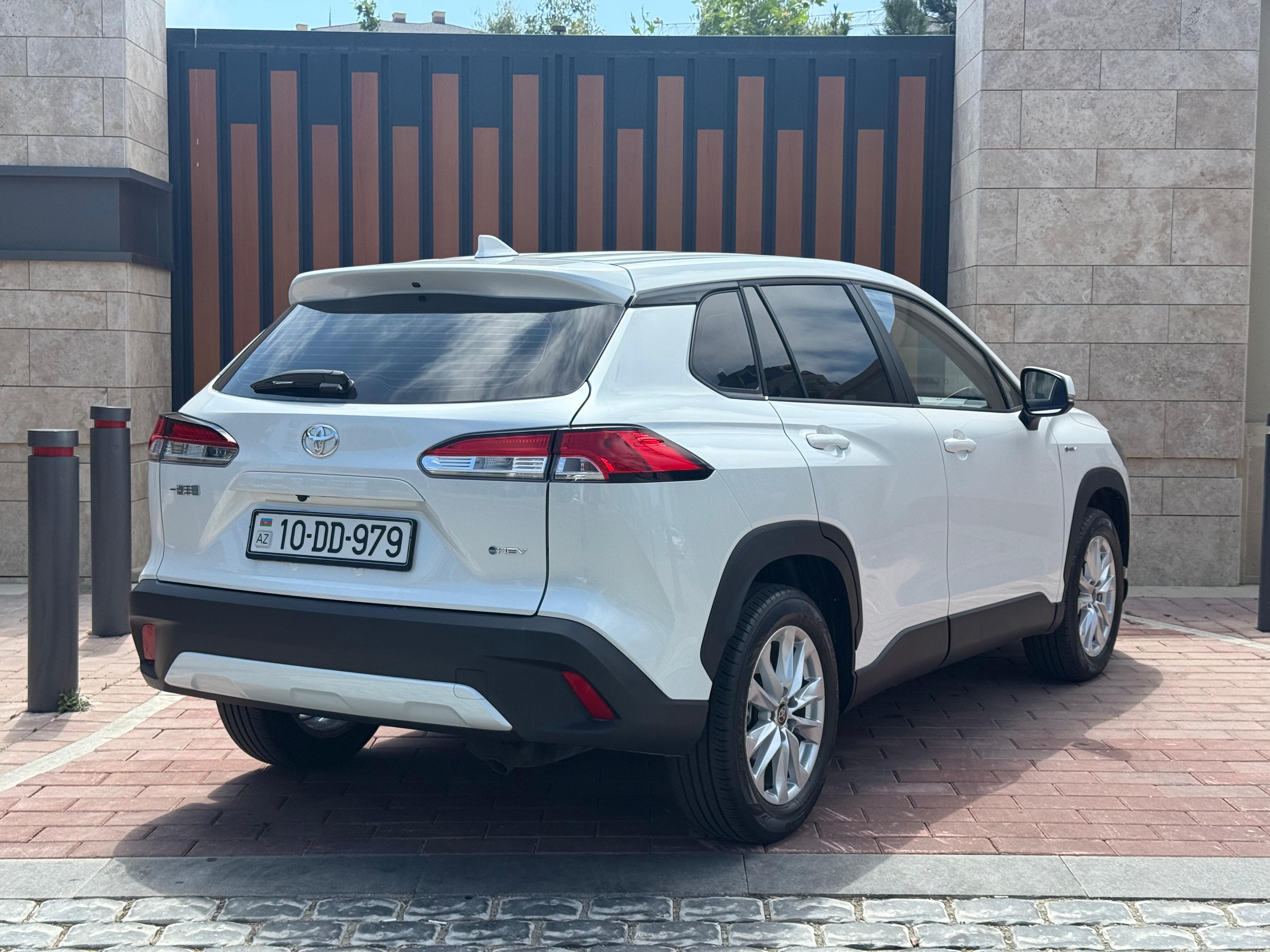 машина в аренду Баку Toyota Toyota corolla cross 2025 