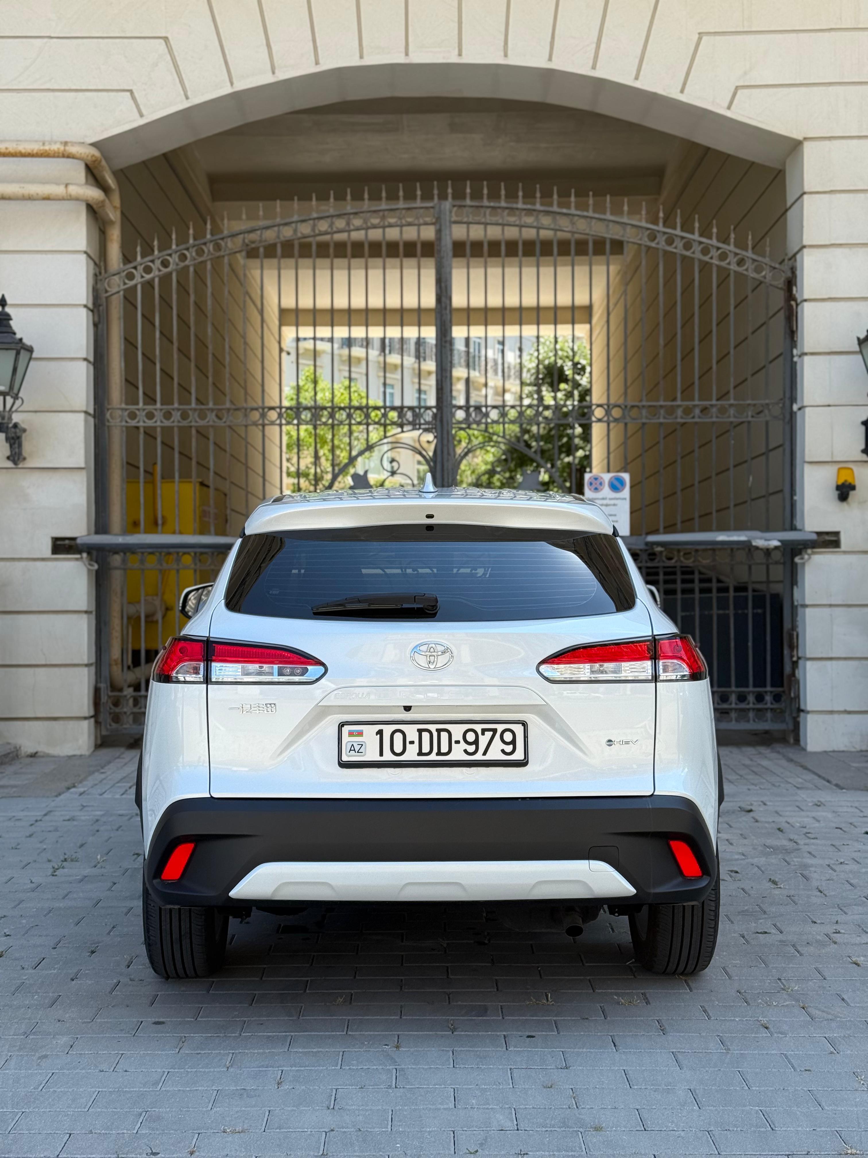 машина в аренду Баку Toyota Toyota corolla cross 2025 